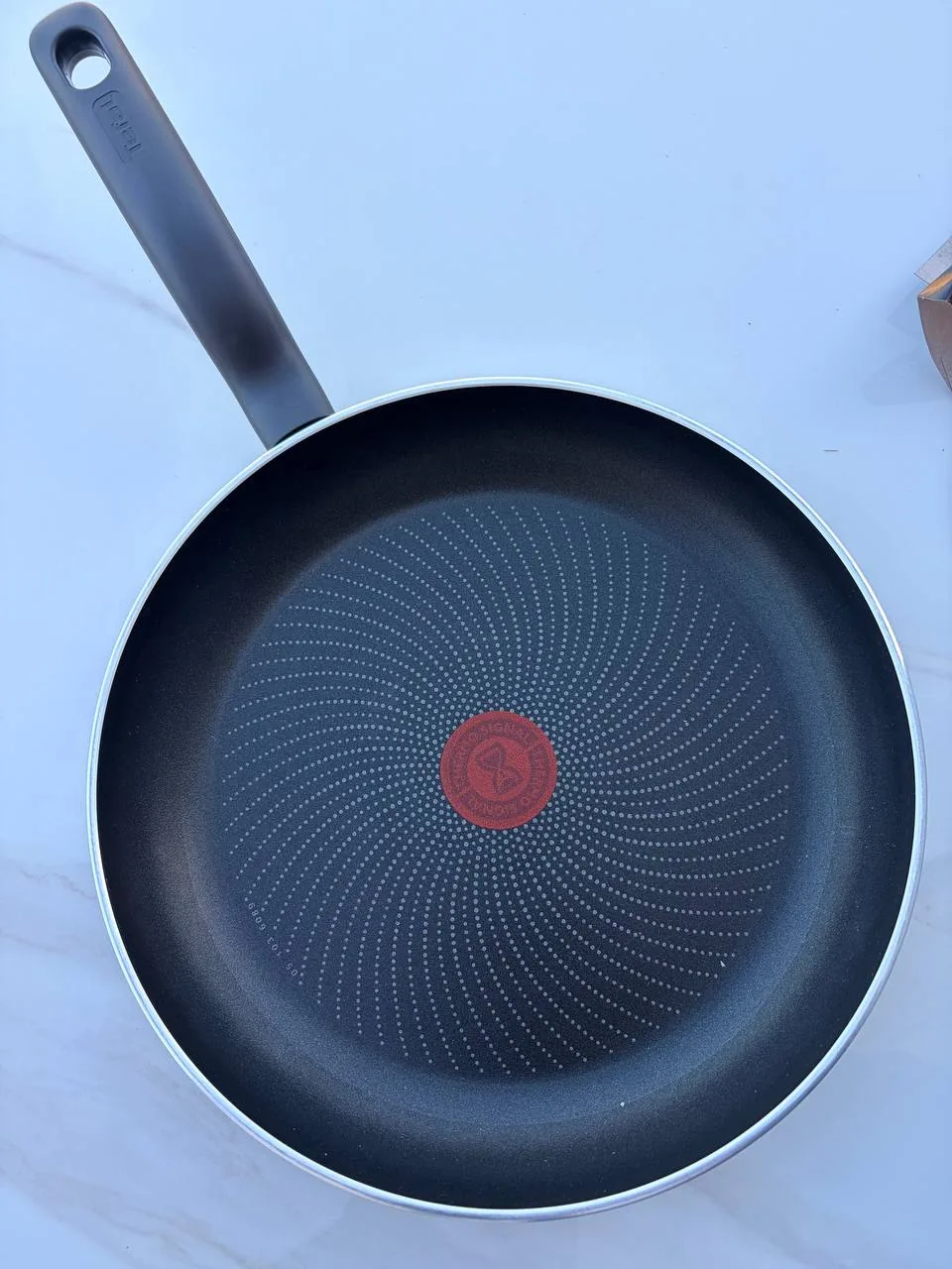 Сковорода Tefal з кришкою, 28 см